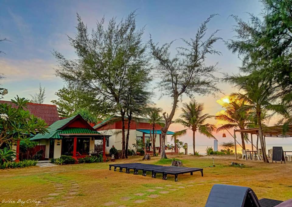 Golden Bay Cottage - Sha Extra Plus Koh Lanta Bagian luar foto